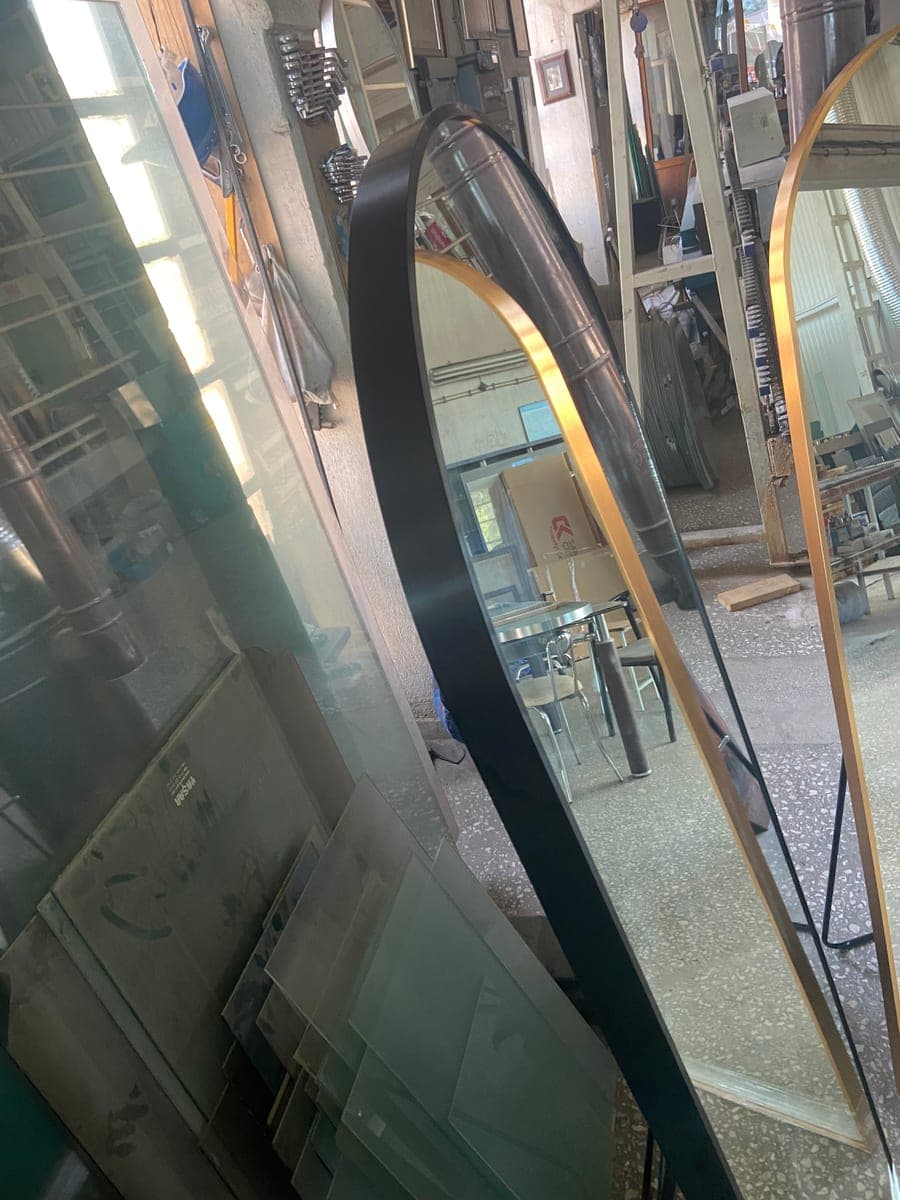 Derin Profilli Siyah ve Gold Kemer Boy Aynaları